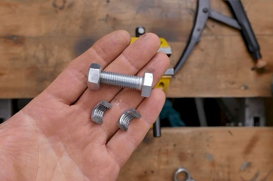 Как открутить болт с гайкой, который прокручивается