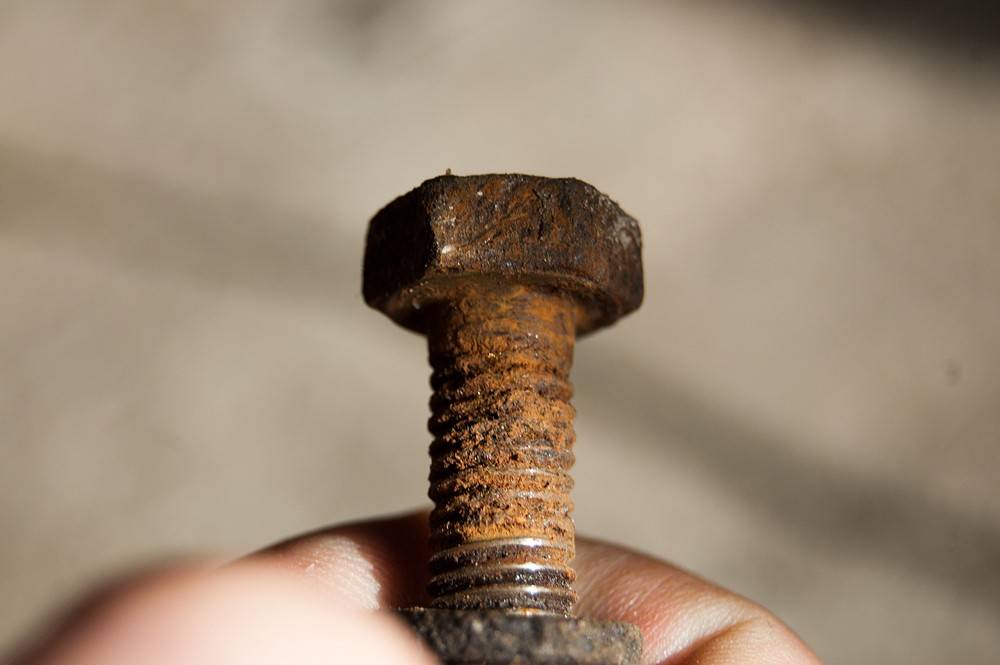 Как открутить болт своими руками